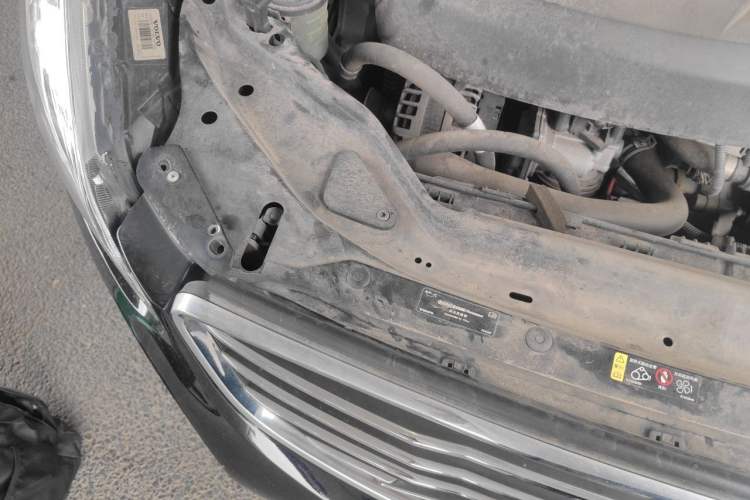 Used Volvo XC60 2017 T5 Smart Edition Engine Bay Right