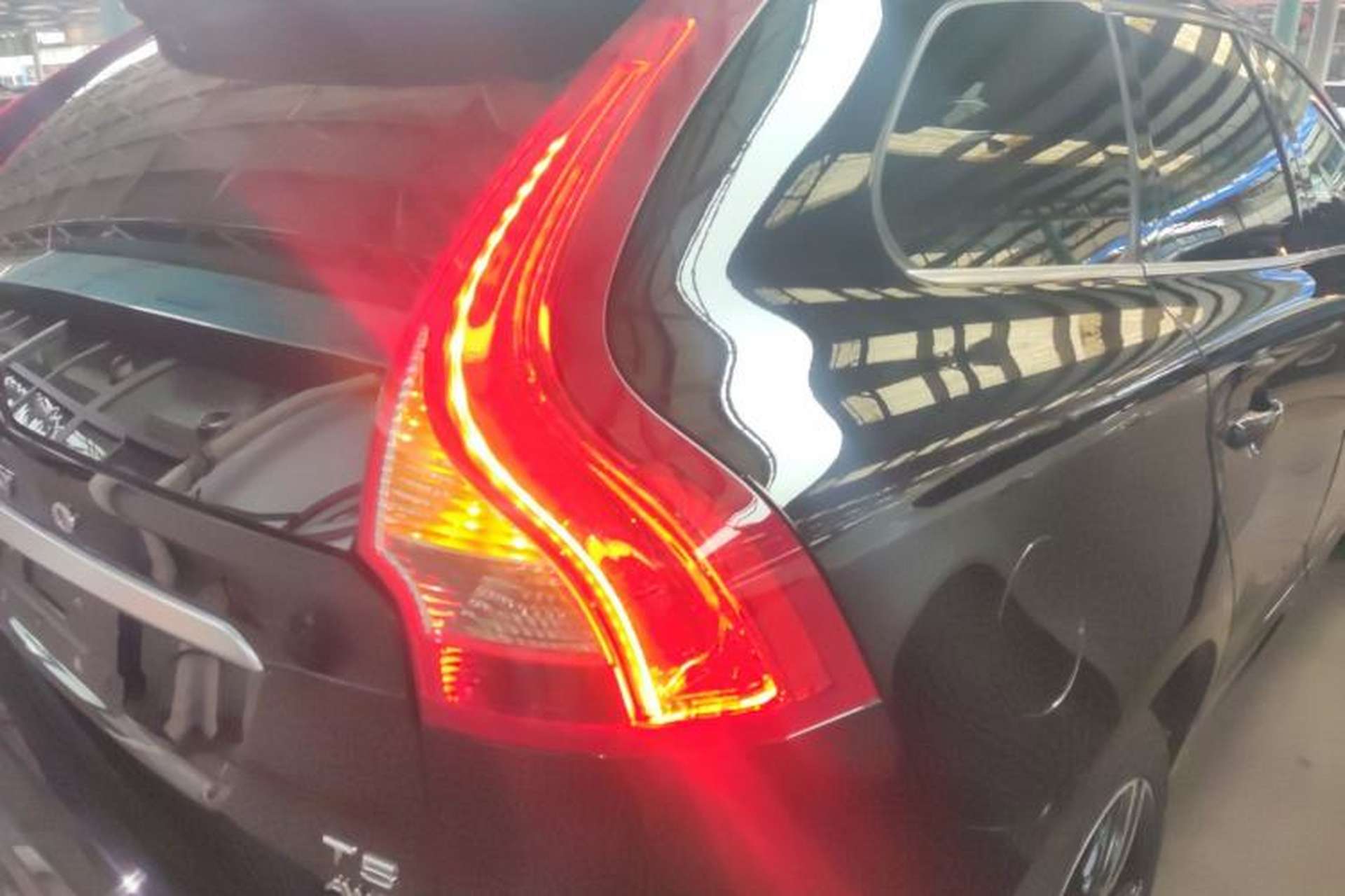 Used Volvo XC60 2017 T5 AWD Personalized Sport Upgrade Edition Exterior 2