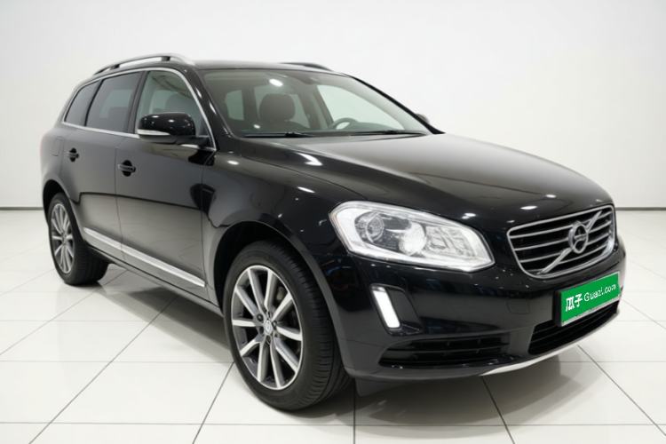 Used Volvo XC60 2017 T5 AWD Smart Upgrade Edition Front Right 45 Deg