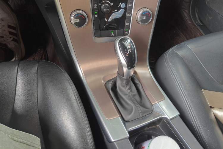 Used Volvo XC60 2017 T5 Smart Upgrade Edition Gear Lever