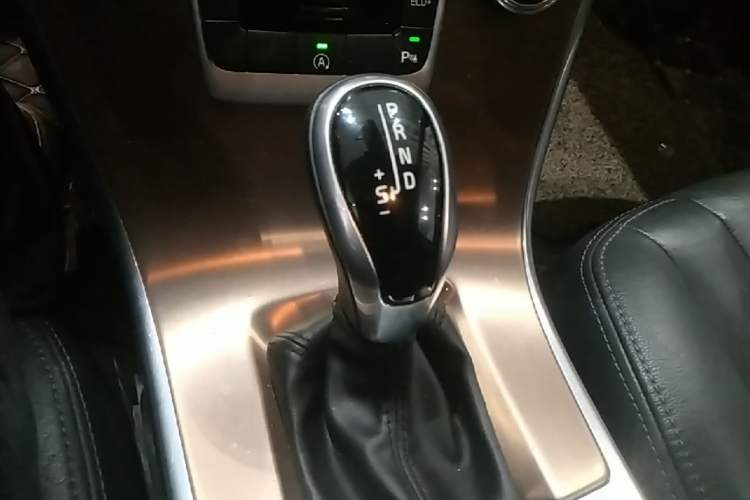 Used Volvo XC60 2017 T5 Smart Upgrade Edition Gear Lever