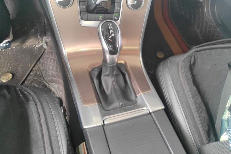 Used Volvo XC60 2017 T5 Smart Edition Gear Lever