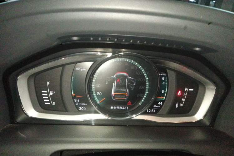 Used Volvo XC60 2017 T5 AWD Smart Upgrade Edition Instrument Cluster