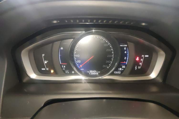 Used Volvo XC60 2017 T5 AWD Personalized Sport Upgrade Edition Instrument Cluster