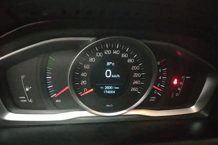 Used Volvo XC60 2017 T5 Smart Upgrade Edition Instrument Cluster