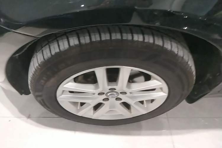 Used Volvo XC60 2017 T5 Smart Upgrade Edition Left Front Wheel Hub