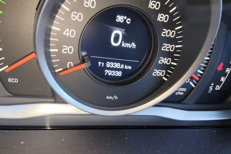 Used Volvo XC60 2017 T5 Smart Upgrade Edition Odometer Close Up