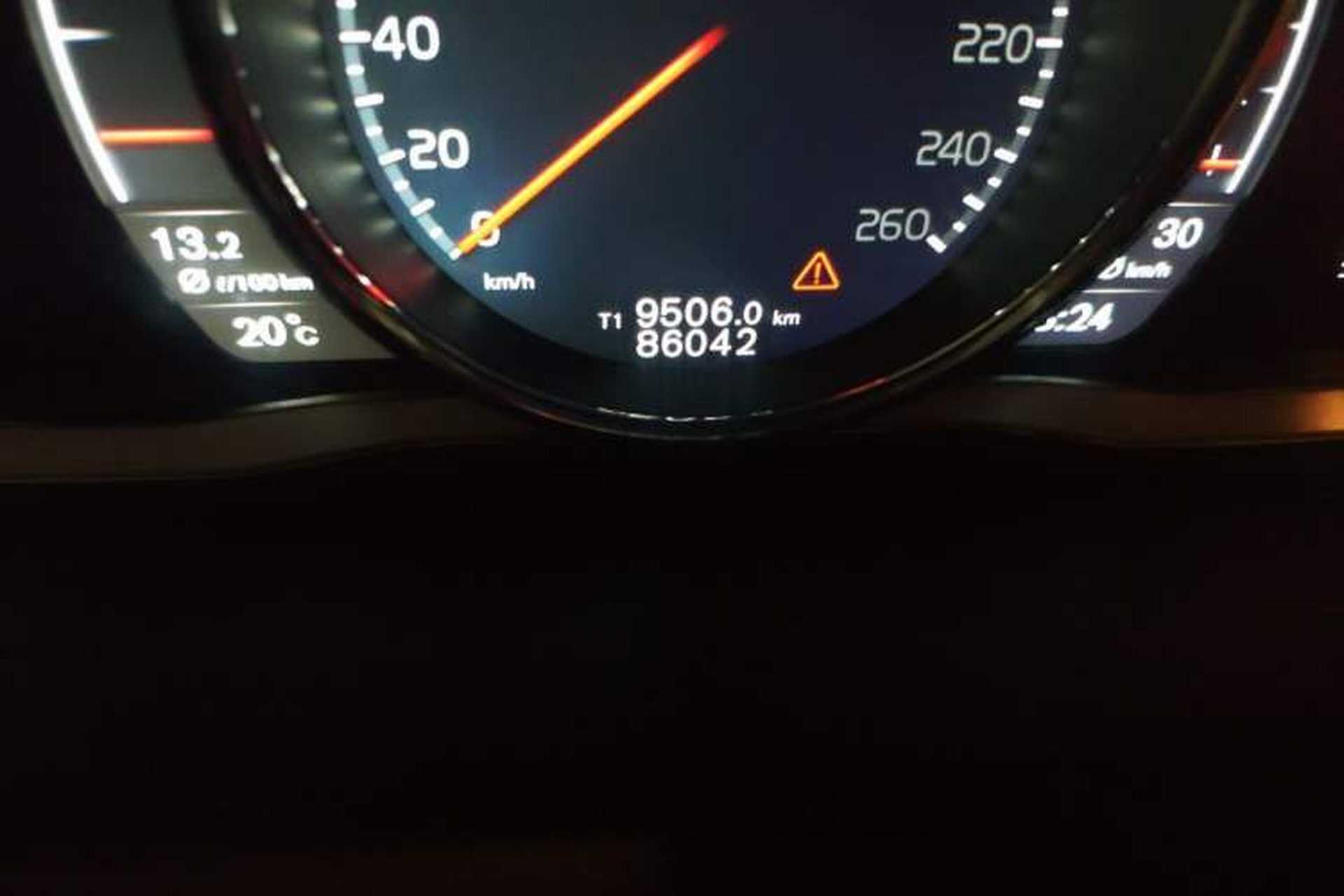 Used Volvo XC60 2017 T5 AWD Smart Range Edition Odometer Close Up