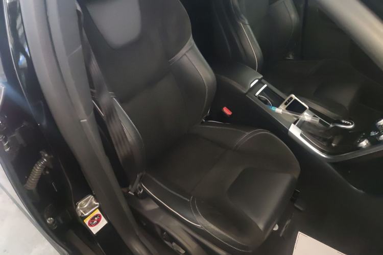 Used Volvo XC60 2017 T5 AWD Personalized Sport Upgrade Edition Right Front Seat