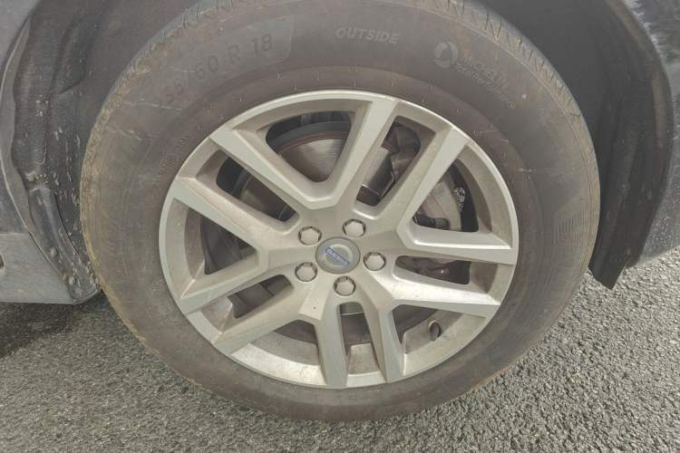 Used Volvo XC60 2017 T5 Smart Upgrade Edition Right Front Wheel Hub