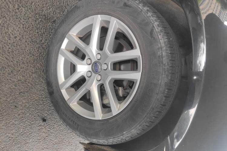 Used Volvo XC60 2017 T5 Smart Edition Right Front Wheel Hub