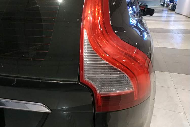 Used Volvo XC60 2017 T5 Smart Upgrade Edition Right Rear Taillight