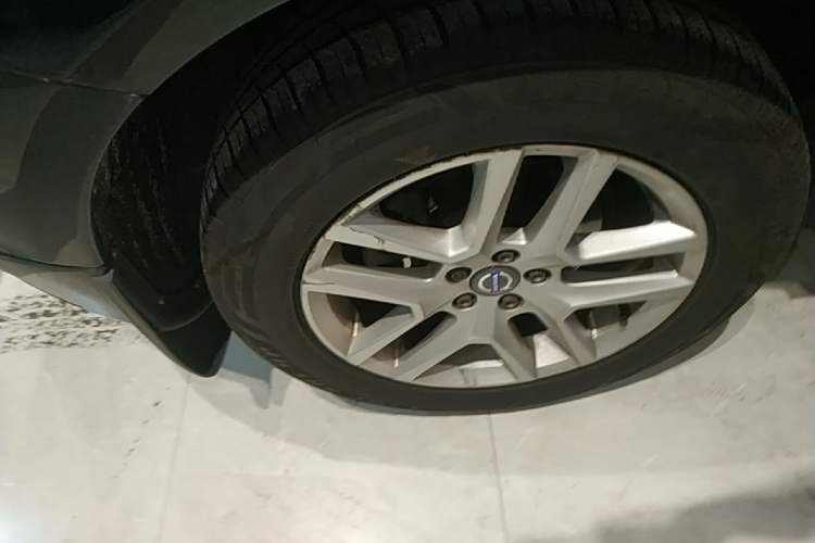 Used Volvo XC60 2017 T5 Smart Upgrade Edition Right Rear Wheel Hub