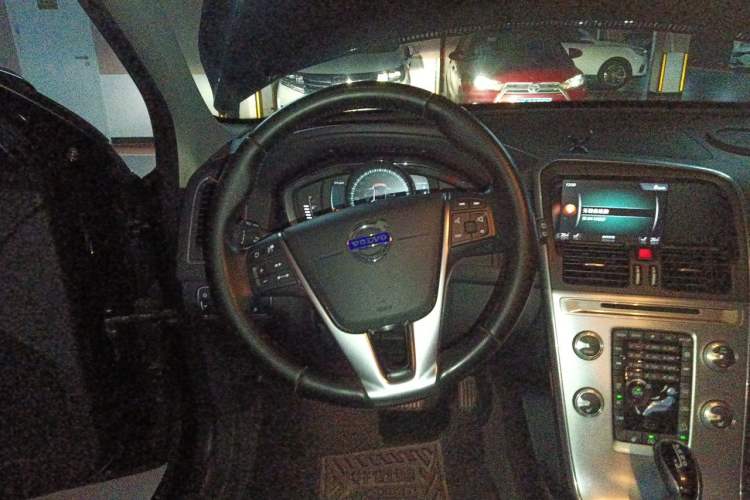 Used Volvo XC60 2017 T5 AWD Smart Upgrade Edition Steering Wheel