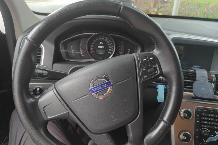 Used Volvo XC60 2017 T5 Smart Upgrade Edition Steering Wheel