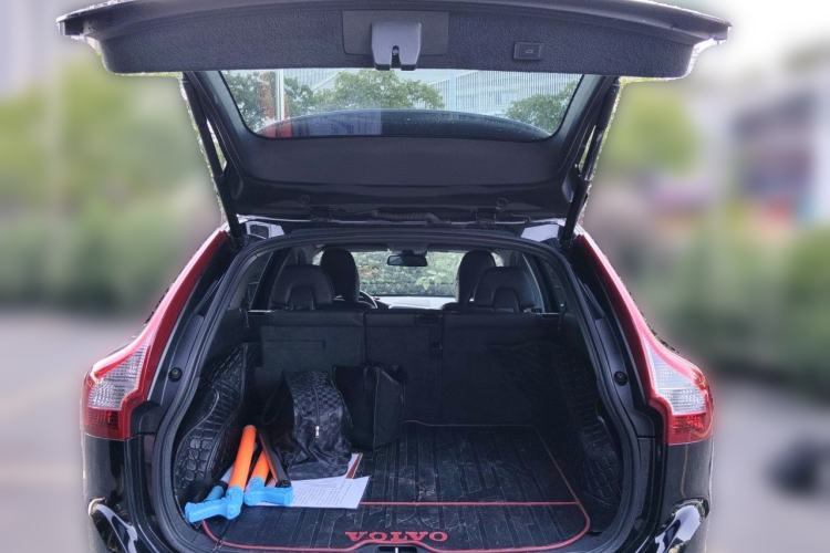 Used Volvo XC60 2017 T5 Smart Upgrade Edition Trunk