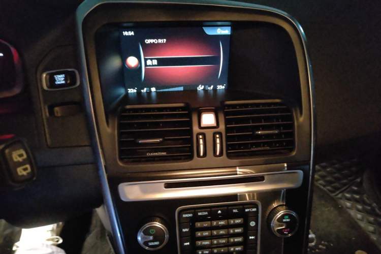 Used Volvo XC60 2017 T5 AWD Personalized Sport Edition Audio And AC Panel