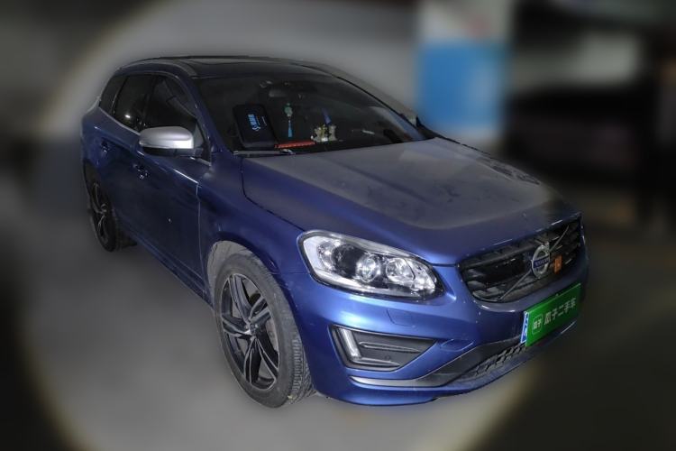Used Volvo XC60 2017 T5 AWD Personalized Sport Edition Front Right 45 Deg