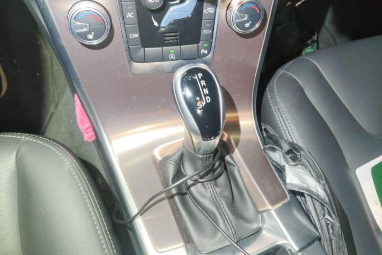 Used Volvo XC60 2017 T5 Smart Upgrade Edition Gear Lever