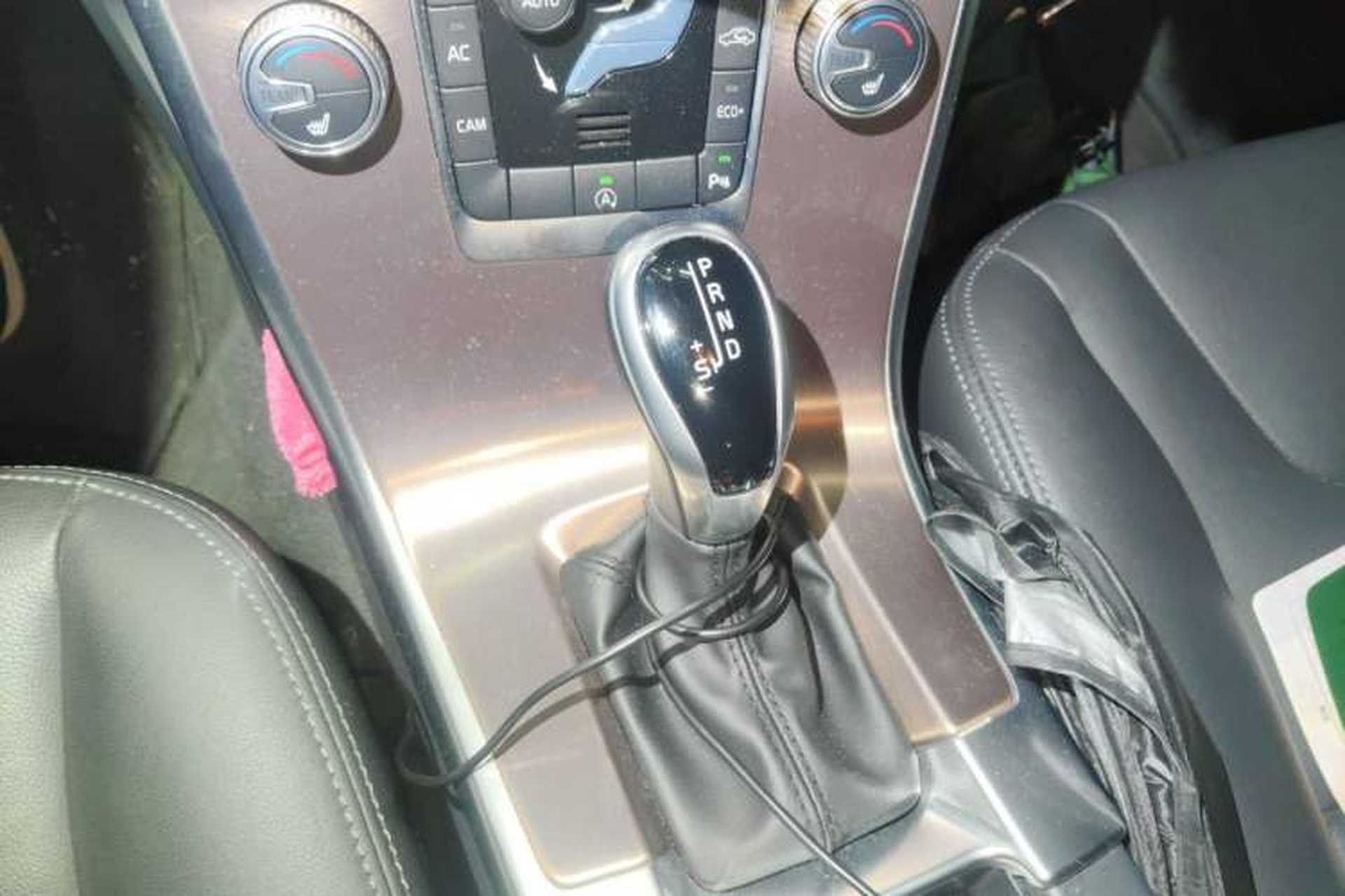Used Volvo XC60 2017 T5 Smart Upgrade Edition Gear Lever