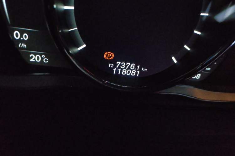 Used Volvo XC60 2017 T5 AWD Personalized Sport Edition Odometer Close Up