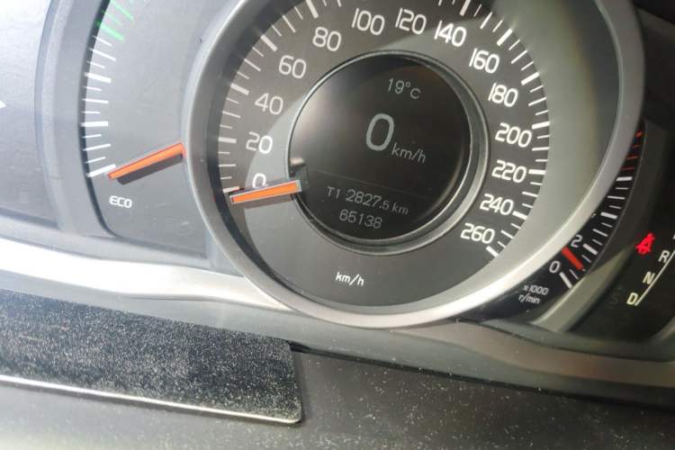 Used Volvo XC60 2017 T5 Smart Upgrade Edition Odometer Close Up
