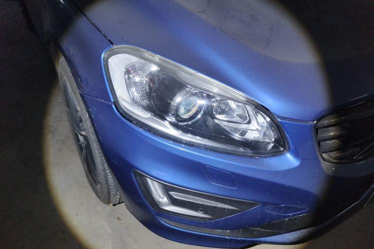Used Volvo XC60 2017 T5 AWD Personalized Sport Edition Right Front Headlight