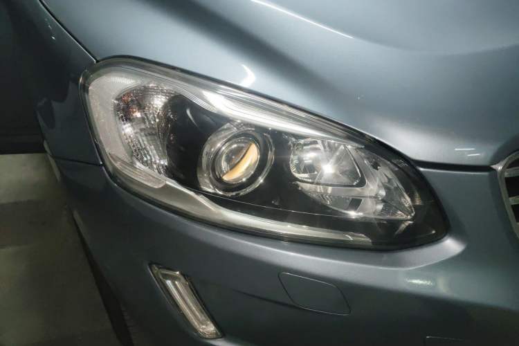 Used Volvo XC60 2017 T5 Smart Upgrade Edition Right Front Headlight