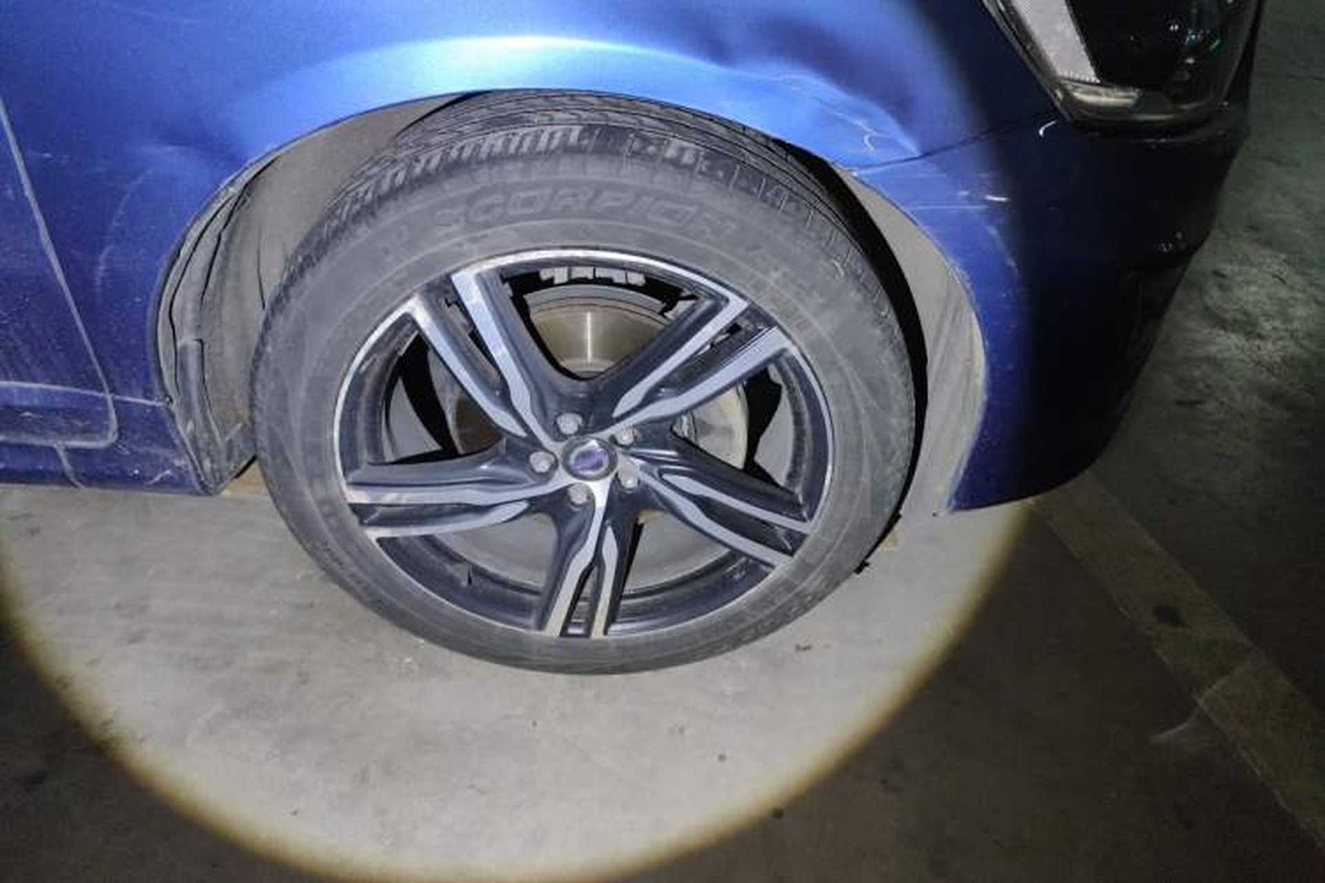 Used Volvo XC60 2017 T5 AWD Personalized Sport Edition Right Front Wheel Hub