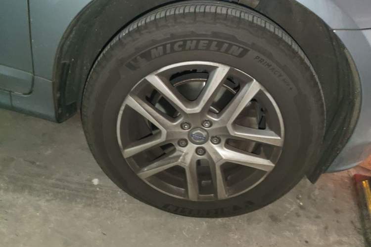 Used Volvo XC60 2017 T5 Smart Upgrade Edition Right Front Wheel Hub