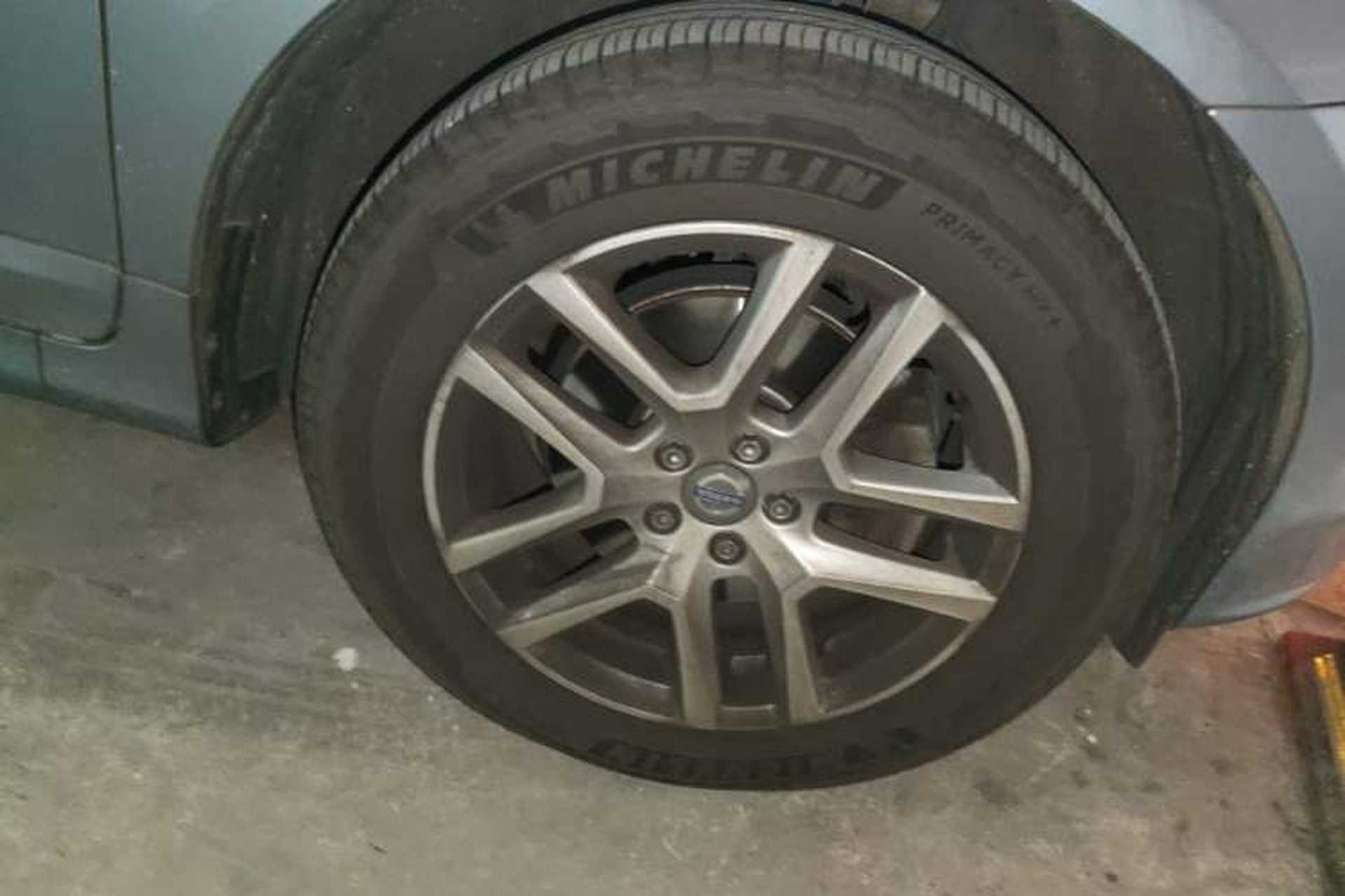 Used Volvo XC60 2017 T5 Smart Upgrade Edition Right Front Wheel Hub