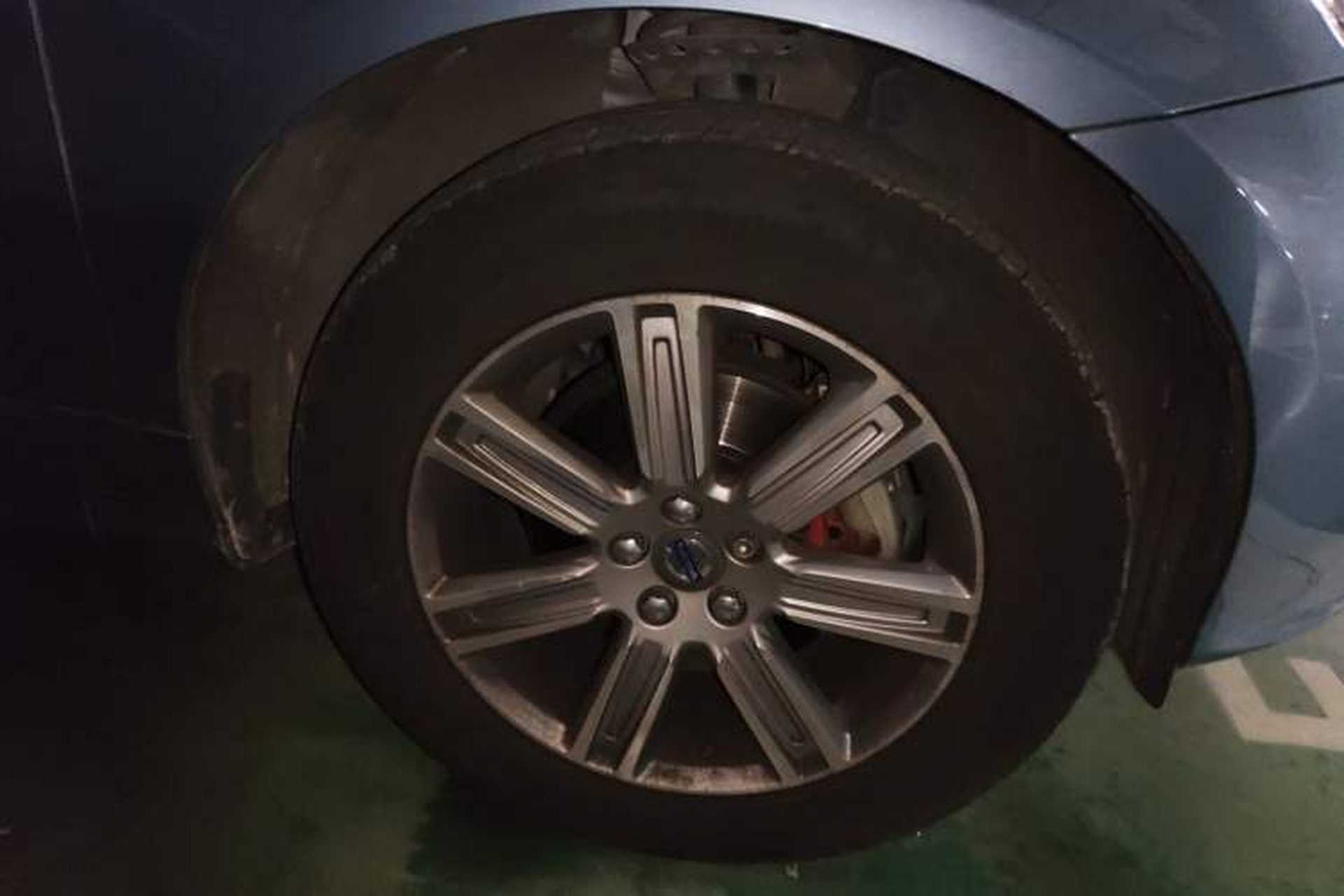 Used Volvo XC60 2017 T5 AWD Smart Upgrade Edition Right Front Wheel Hub