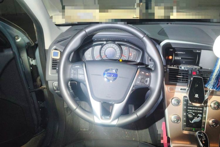 Used Volvo XC60 2017 T5 Smart Upgrade Edition Steering Wheel
