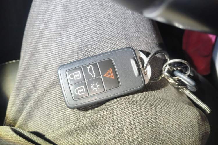 Used Volvo XC60 2017 T5 Smart Upgrade Edition Vehicle Key