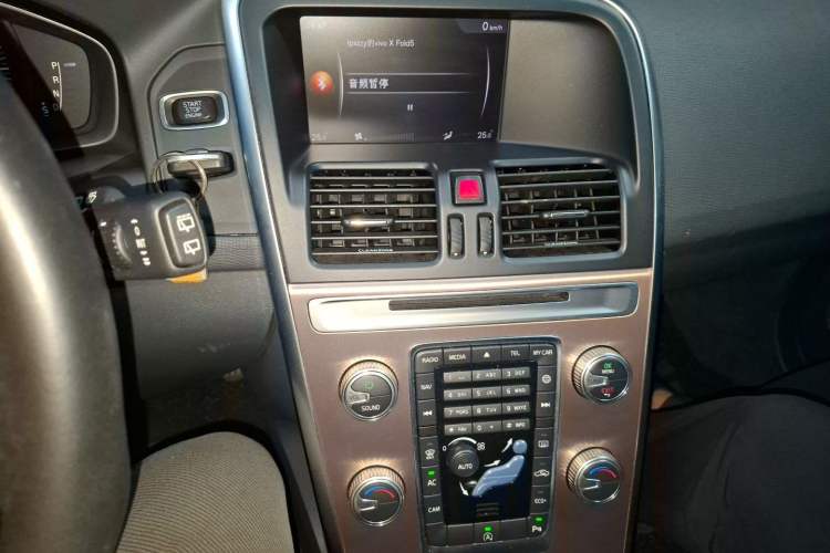 Used Volvo XC60 2017 T5 Smart Upgrade Edition Audio And AC Panel