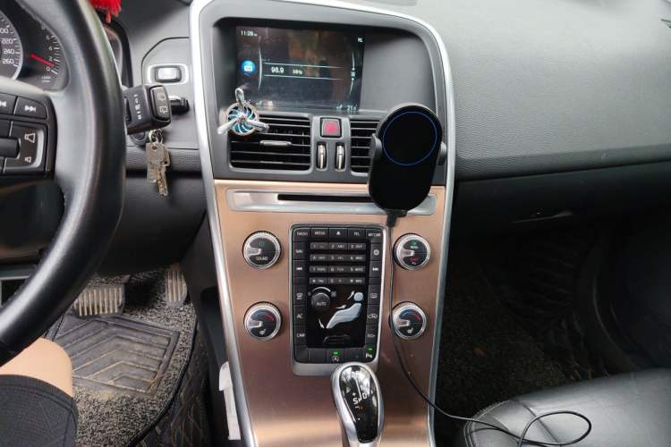 Used Volvo XC60 2017 T5 Smart Upgrade Edition Audio And AC Panel