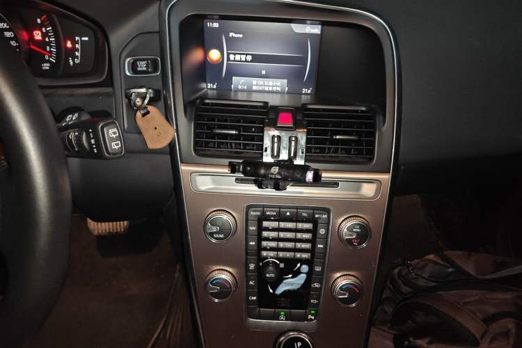 Used Volvo XC60 2017 T5 Smart Upgrade Edition Audio And AC Panel