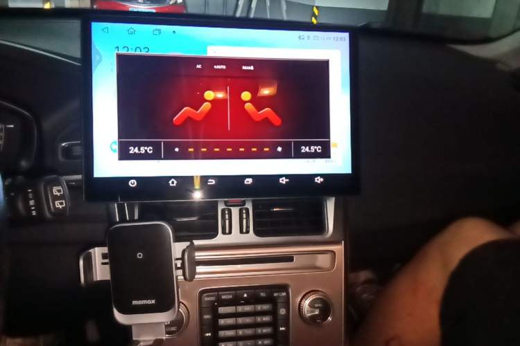 Used Volvo XC60 2017 T5 Smart Upgrade Edition Audio And AC Panel