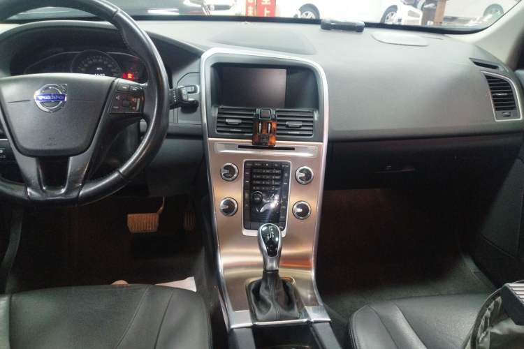 Used Volvo XC60 2017 T5 Smart Upgrade Edition Audio And AC Panel
