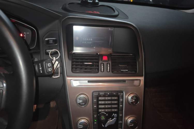 Used Volvo XC60 2017 T5 Smart Upgrade Edition Audio And AC Panel