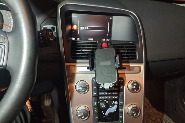 Used Volvo XC60 2017 T5 Smart Upgrade Edition Audio And AC Panel