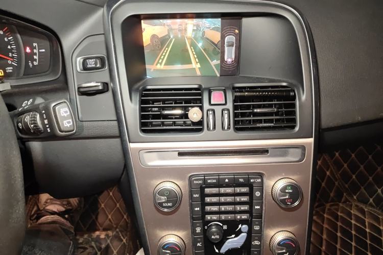 Used Volvo XC60 2017 T5 Smart Upgrade Edition Audio And AC Panel