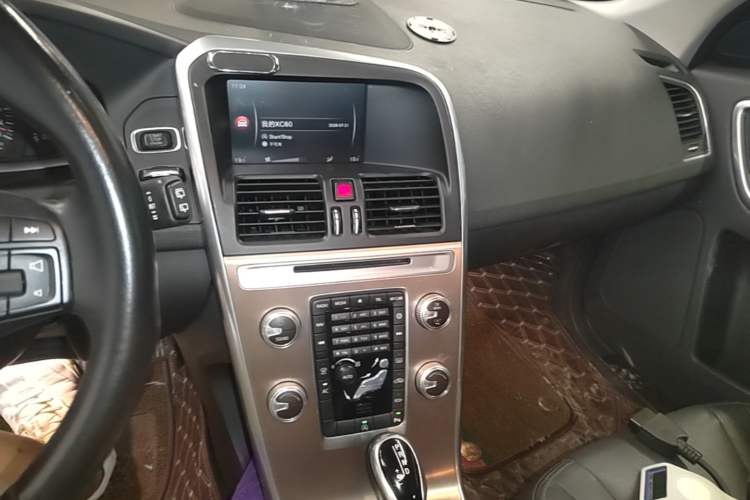 Used Volvo XC60 2017 T5 Smart Upgrade Edition Audio And AC Panel