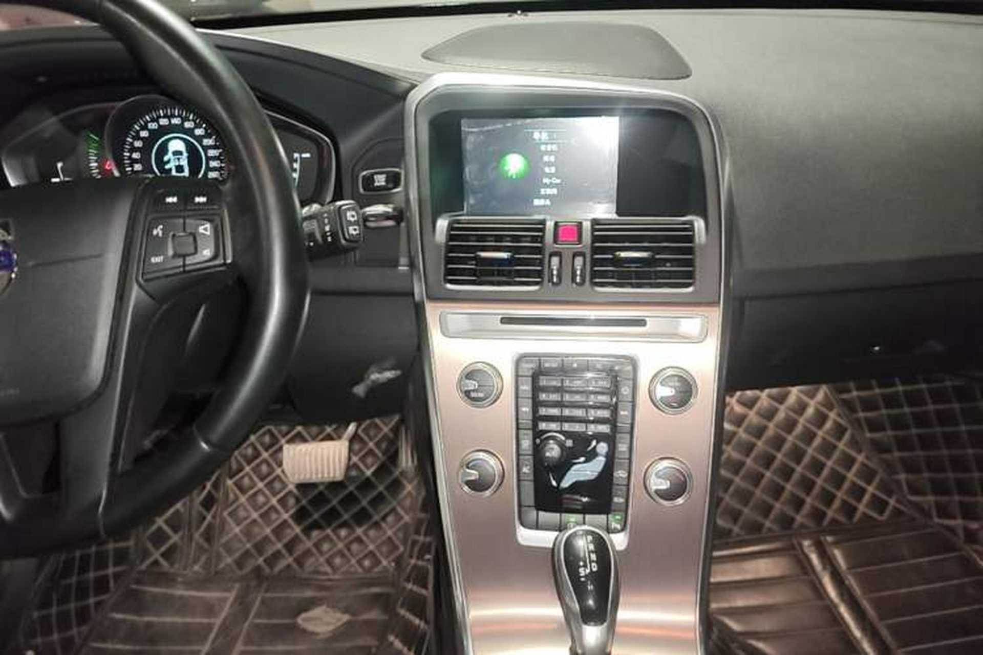Used Volvo XC60 2017 T5 Smart Upgrade Edition Audio And AC Panel