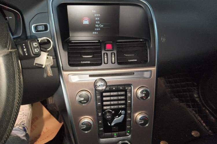 Used Volvo XC60 2017 T5 Smart Upgrade Edition Audio And AC Panel