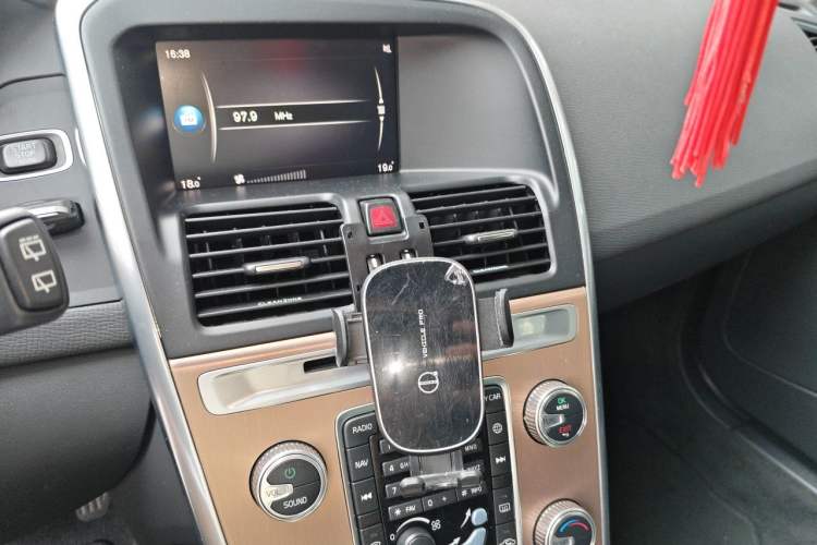 Used Volvo XC60 2017 T5 Smart Upgrade Edition Audio And AC Panel
