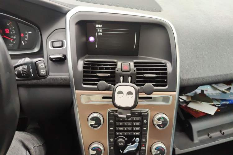 Used Volvo XC60 2017 T5 Smart Upgrade Edition Audio And AC Panel