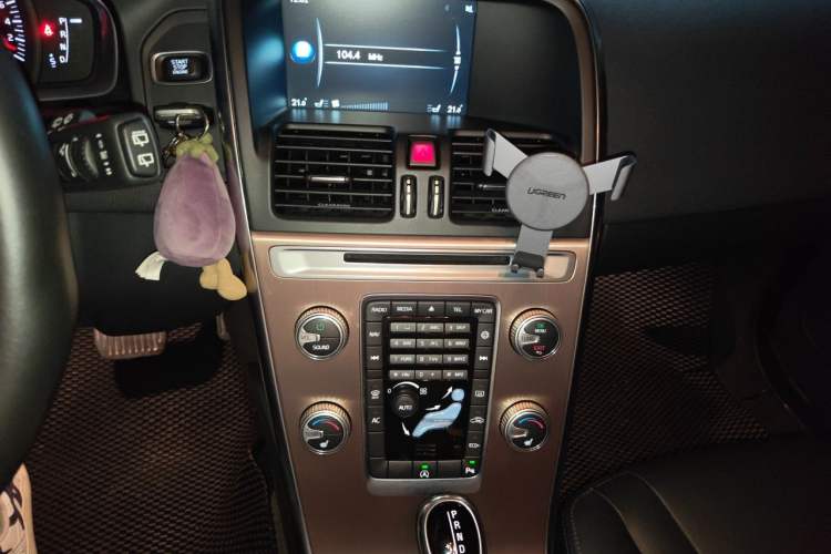 Used Volvo XC60 2017 T5 Smart Upgrade Edition Audio And AC Panel