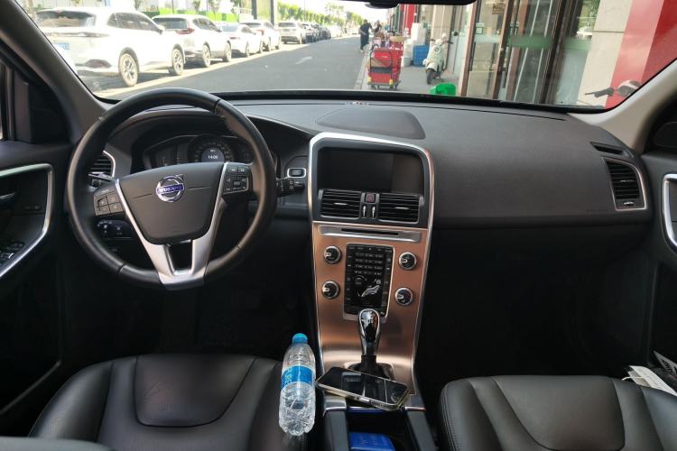 Used Volvo XC60 2017 T5 AWD Smart Upgrade Edition Center Console