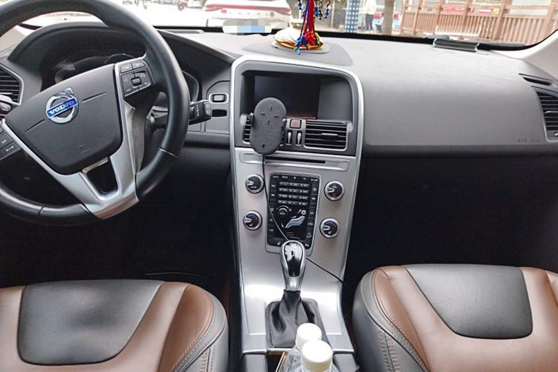 Used Volvo XC60 2017 T5 AWD Smart Upgrade Edition Center Console